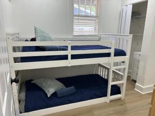 Downtown Zen 2-Bedrooms Private Bungalow - 4