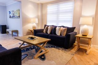 The Breezy Borough - 100ft to Paradise Next to Baha Mar 2BD 2BTH - 5