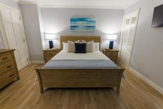 The Breezy Borough - 100ft to Paradise Next to Baha Mar 2BD 2BTH - 1