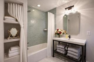 Artsy Hidden Gem --- FREE PARKING - 9