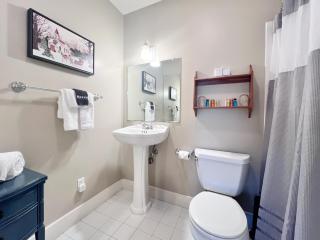 The Four Columns Inn & 1832 Tavern - 1