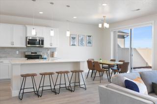 Modern, Spacious 4 bed Home in New Community - 1