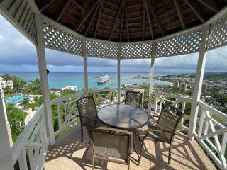 OceanBreeze Jamaica Penthouse, 7-Minute Walk to Beach - 5