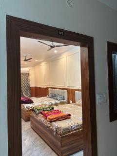 Lovkush Bhavan Valmiki ashram guest house - 9