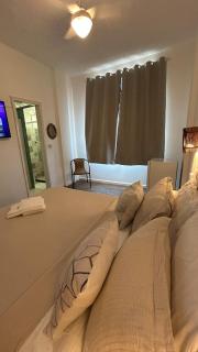 Suíte independente no Centro - 0