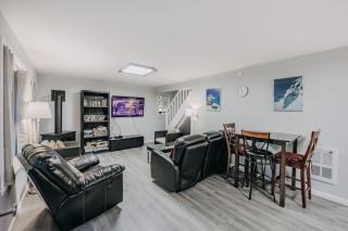 49SL - Hot Tub - WiFi - Fireplace - Sleeps 10 home - 7