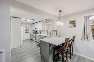 49SL - Hot Tub - WiFi - Fireplace - Sleeps 10 home - 1