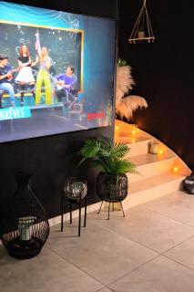 Ô Spa Privatif - Luxury Suite - JACUZZI-SAUNA-NETFLIX-FISHSPA-SERVIETTES-PEIGNOIRS-SANDALES-CAFE - 1