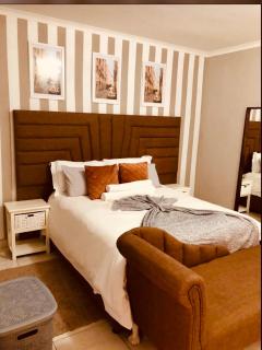 Yoleni self catering apartment - 9