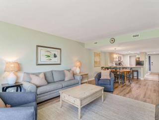 Gorgeous Poolside Retreat with Beach Breeze - 0