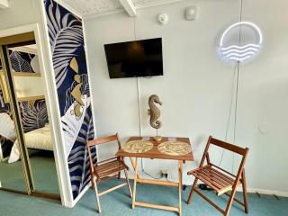 Cozy condo steps from the ocean and Seacrets - 6