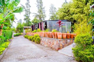 Stay and Dine, 2Bedroom Home at Mama Pizzalo - 7