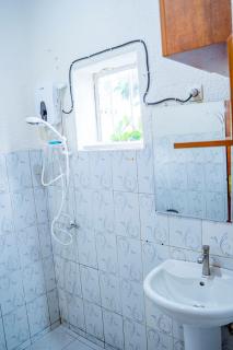 Stay and Dine, 2Bedroom Home at Mama Pizzalo - 5