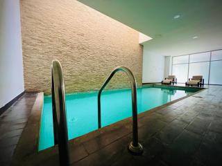 Suite next to Vermont Plaza with Pool and Gym - 5