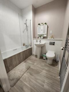 Lovely Double Room with Shared Bathroom and Kitchen - 6