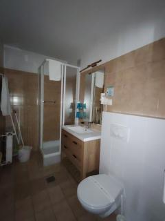 Queen Lisbeth Street - 7