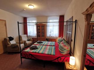 Vielstubenhaus - Ferienwohnung August - 0