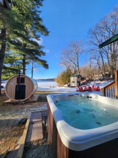Serene Waterfront Retreat With Sauna - Hot Tub - EV Plug - 9