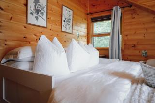 Serene Waterfront Retreat With Sauna - Hot Tub - EV Plug - 8