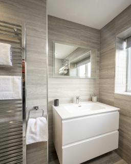 6 Bedroom, 2 Bathroom Modern, Spacious Home - 4