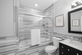 Chic High Rise Apt Lux Loft with Pool,Deck & Gym - 7