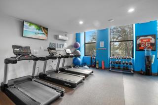 Chic High Rise Apt Lux Loft with Pool,Deck & Gym - 5