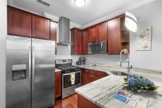 Chic High Rise Apt Lux Loft with Pool,Deck & Gym - 8