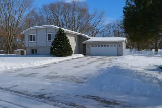 Charming 4-Bedroom Home in Eden Prairie - 9