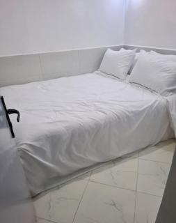 Small Fully Equiped and Renovated - 4