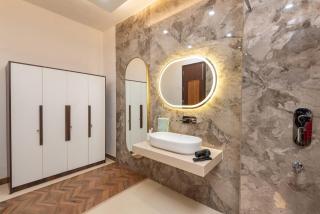 Hello Sunshine 3 Bedroom Apartment with lift and Balcony View - 4