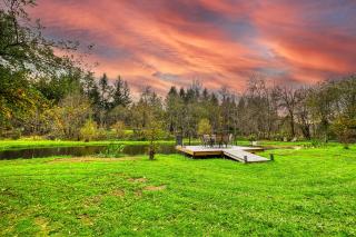 4-Bedroom Chateau in Southern Washington- Luxurious Retreat with Pond & Creek - 0