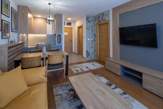 Lakeview Apartment with Garage - 3