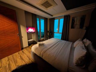 Goldcrest Mall and Residency One Bedroom Luxury Apartment DHA Phase 4 - 3