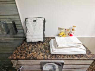 Goldcrest Mall and Residency One Bedroom Luxury Apartment DHA Phase 4 - 2