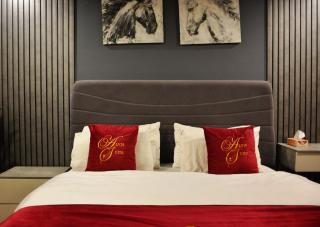 Goldcrest Mall and Residency One Bedroom Luxury Apartment DHA Phase 4 - 5