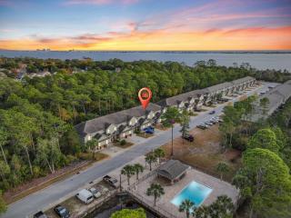 Navarre Sound Place- Pool Steps Away - Backyard Oasis - 0