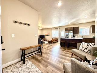 Family home In Kanab near Nat'l Parks with hot tub sleeps 10 - Kanab - 3