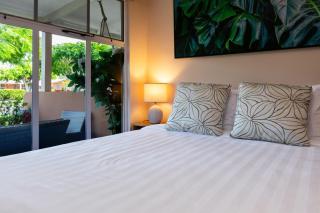 Secure 1BD Villa Pool, AC, WiFi & Walk to Beach - 8