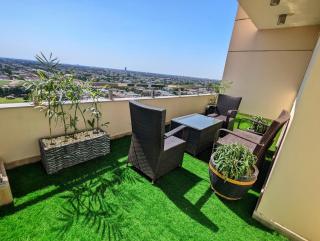 Goldcrest Mall & Residency - Modern One Bedroom Apartment - Free Parking - 4