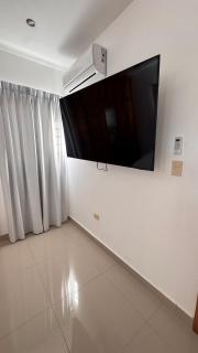 Coastal Apt, Near Malecón, 6 Guests 3 beds - 5