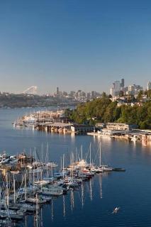 Tahoe Room Full bed for two 13 miles to Seattle Space Needle - 2