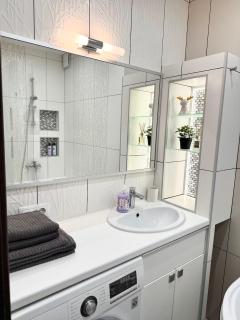 Luxury Artwall Apartment in City Centre - 6