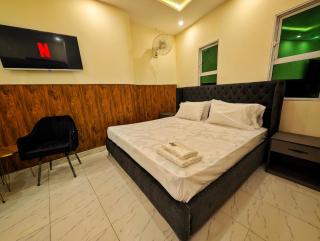 Luxury Studio Apartment Couple Friendly in Johar Town - 0