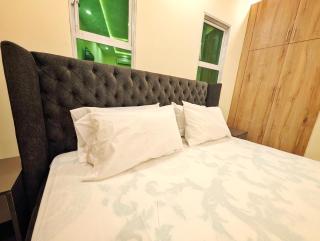 Luxury Studio Apartment Couple Friendly in Johar Town - 6