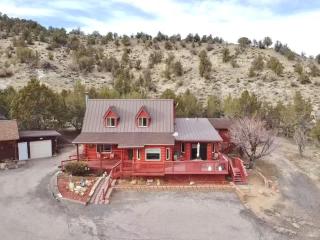 Family Cabin with Views just minutes from Zion Nat'l Park - 0