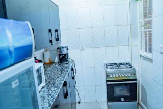 Stay and Dine, 2Bedroom Home at Mama Pizzalo - 8