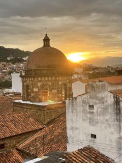 Apartamento central con parqueadero - 2