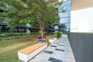 Vogue Park View Saadiyat Island Abu Dhabi close to Yas Mall Elegant 1 Bedroom with Balcony Pool & Gym Access - 5