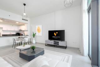 Vogue Park View Saadiyat Island Abu Dhabi close to Yas Mall Elegant 1 Bedroom with Balcony Pool & Gym Access - 2