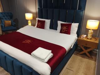 Two Bedroom Executive Suite Gold Crest Mall DHA Phase 4 - 7